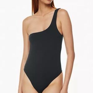 aritizia babaton one shoulder bodysuit